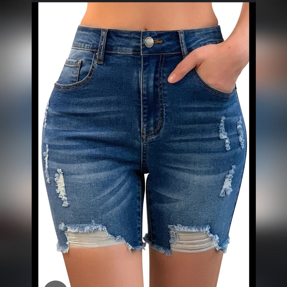 Roswear NWT Trendy Blue Distressed Jean Shorts Womens Large